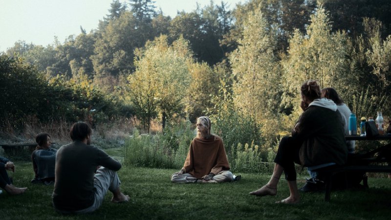 Een vijfdaagse verdiepende wandeltocht door de natuurgebieden van onze zuidergrens, inclusief een tweedaagse stilteretraite in het trappistenklooster Abdij Koningshoeven.