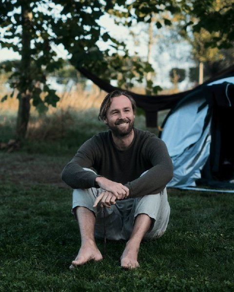 Een vijfdaagse verdiepende wandeltocht door de natuurgebieden van onze zuidergrens, inclusief een tweedaagse stilteretraite in het trappistenklooster Abdij Koningshoeven.