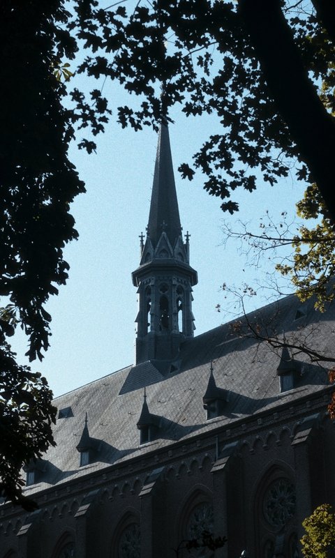 Een vijfdaagse verdiepende wandeltocht door de natuurgebieden van onze zuidergrens, inclusief een tweedaagse stilteretraite in het trappistenklooster Abdij Koningshoeven.